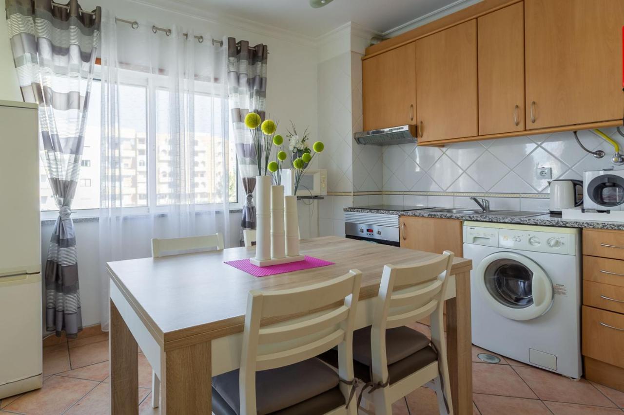 Light & Comfy Apartment W/ Pool & Balcony By Lovelystay Portimão Eksteriør billede